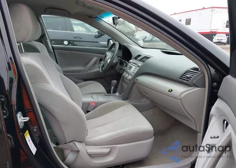 2011 Toyota Camry Le z USA, uszkodzony, nr VIN 4T1BF3EK0BU142519